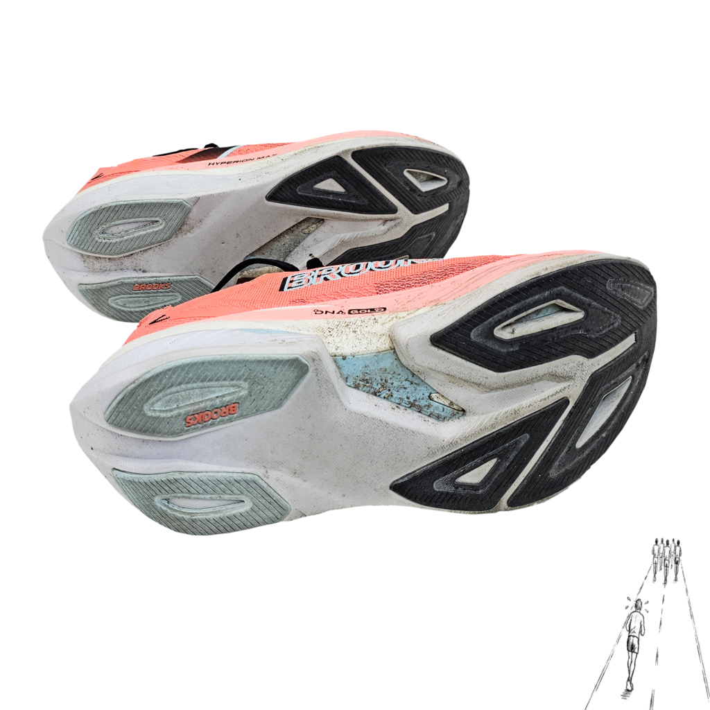 Desgaste de la suela de las Brooks Hyperion Max 3 tras más de 170 kilómetros. Plano 1