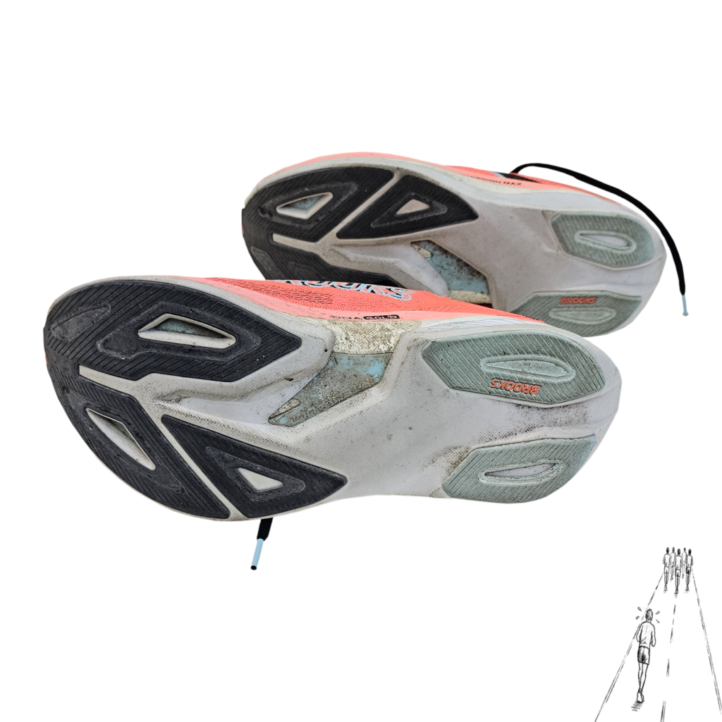 Desgaste de la suela de las Brooks Hyperion Max 3 tras más de 170 kilómetros. Plano 2