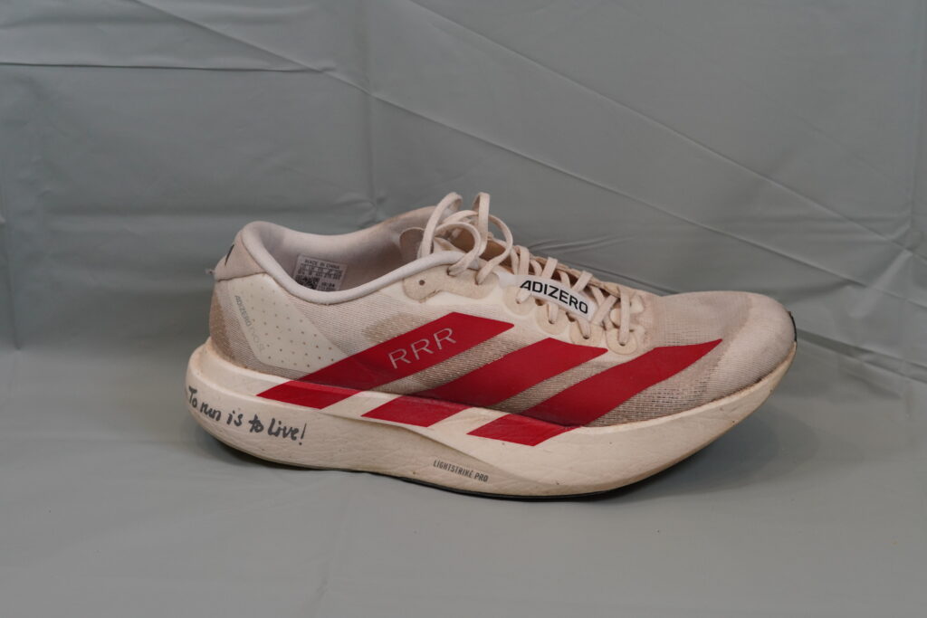 Detalle del upper y talón de adidas Adizero Evo SL
