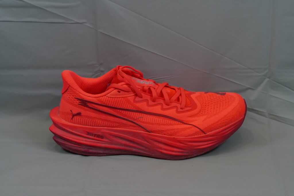 Detalle del upper y talón de PUMA Deviate Pure Nitro