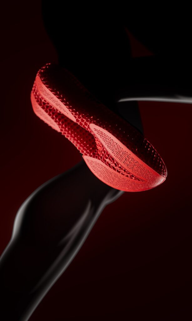 Kiprun KipNext 3D en color rojo, zapatilla de running de Decathlon con mediasuela impresa en 3D y estructura de celosía vista desde abajo.
