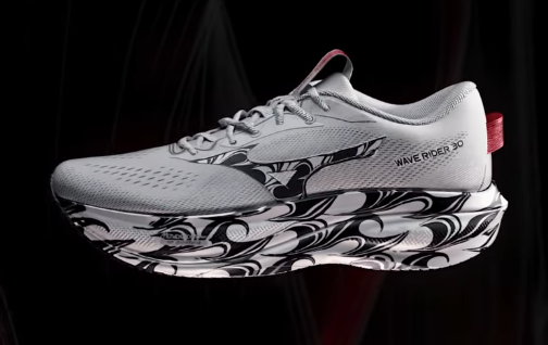 Mizuno Wave Rider 30, zapatilla de running neutra con MIZUNO ENERZY NXT y Wave Plate de longitud completa.