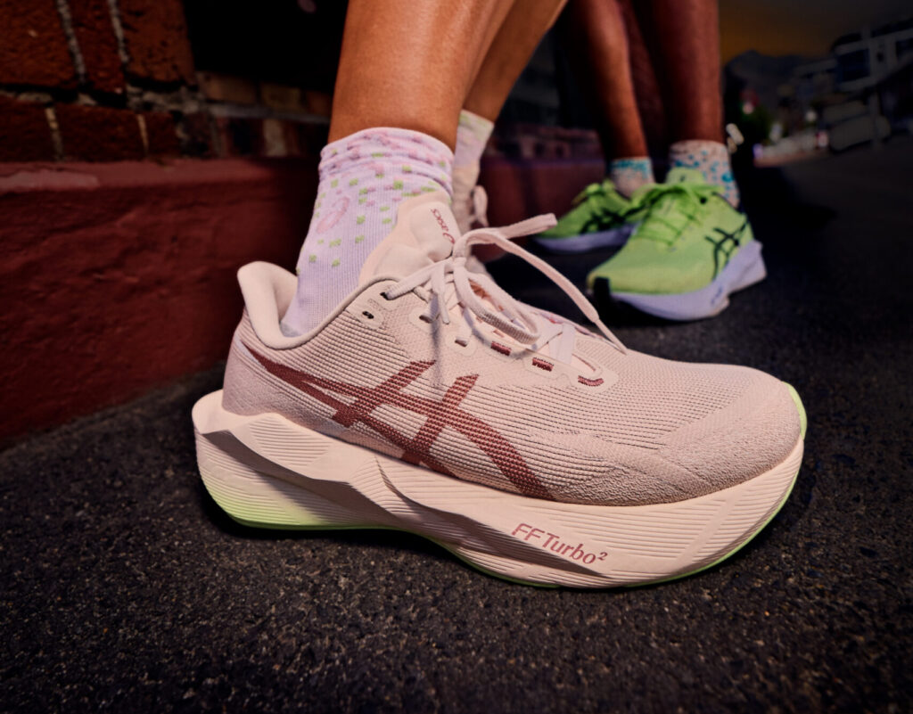 ASICS Novablast 6, zapatilla de running diaria con FF BLAST MAX, FF TURBO SQUARED y suela ASICSGRIP.