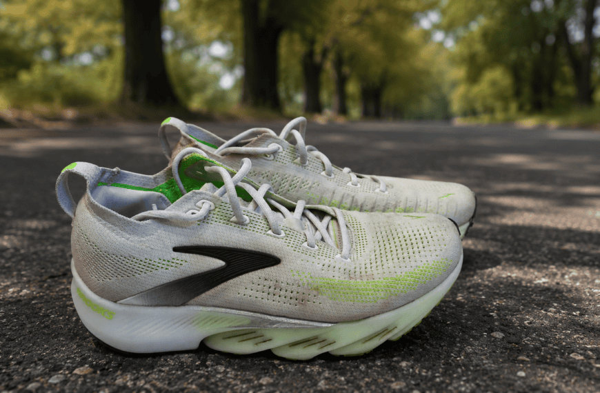 Brooks Glycerin Flex tras 164 km sobre una carretera rodeada de árboles