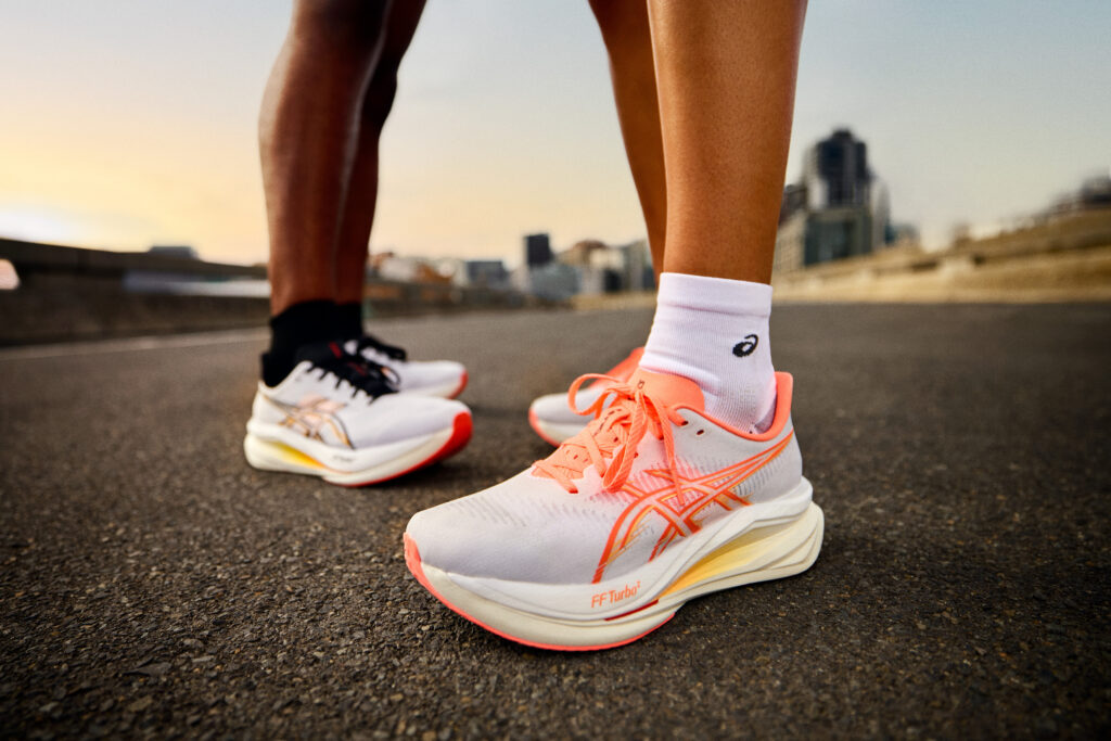 ASICS SONICBLAST 2, zapatilla de running rápida con FF TURBO SQUARED, FF BLAST MAX, ASICSGRIP y placa Forked ASTROPLATE